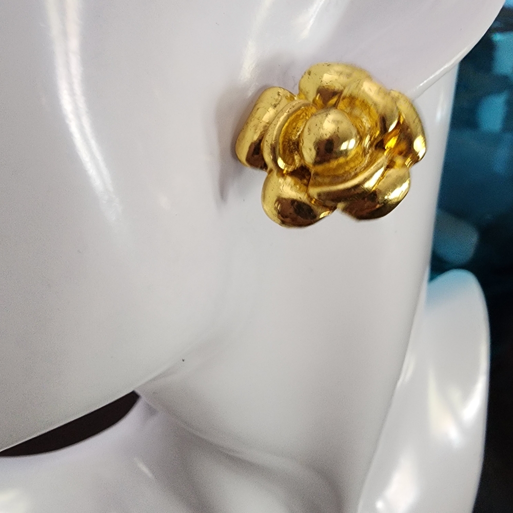 Elegant Gold Flower Stud Earrings - Women's Jewelry